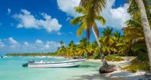 boat-in-caribbean-islands