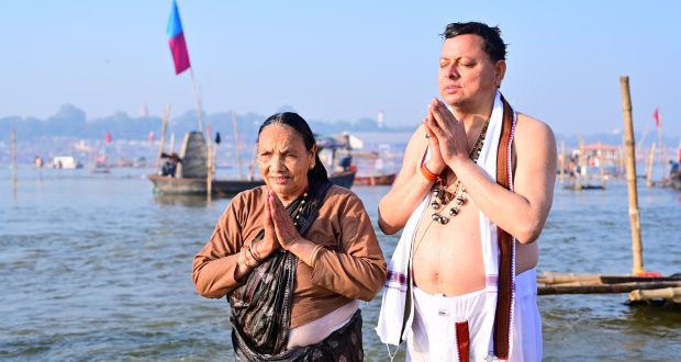 CM Pushkar Singh Dhami along with his mother took dip in Mahakumbh Prayagraj