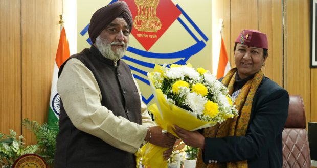 Hemkunt Gurudwara Chairman NS Bindra met CS Radha Raturi in secretariat