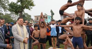 CM Dhami watching Yoga