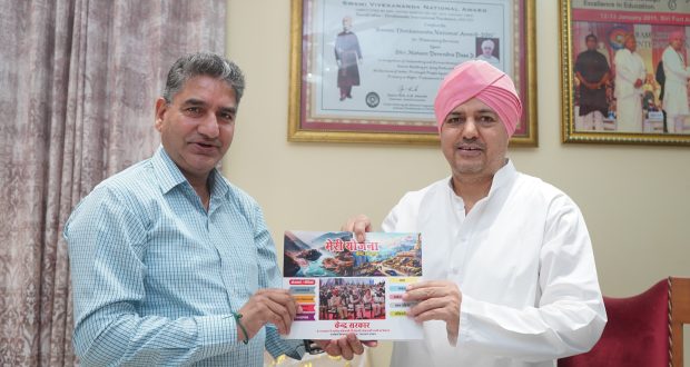 Secretary Deepak Gairola and Mahant Devendra Das