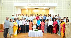 CM Pushkar Singh Dhami along with doctors on Doctors day