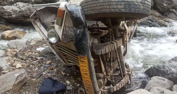 Max vehicle met an accident in Pithoragarh