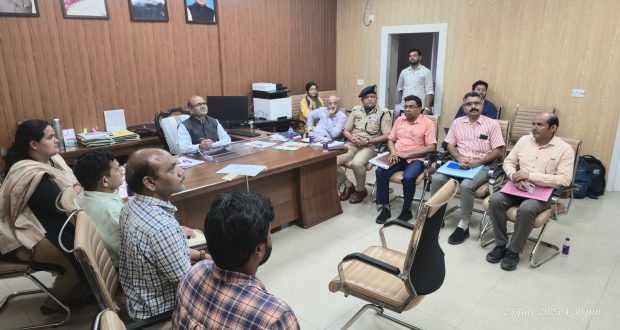 Secretary Vinod Kumar Suman meeting at SEOC Dehradun