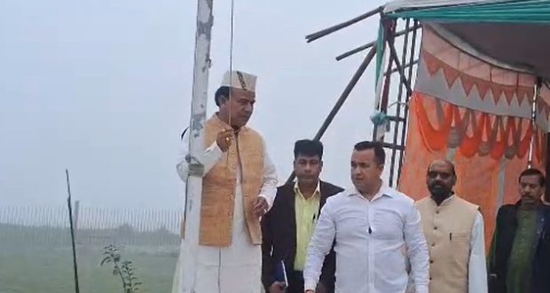Dr Dhan Singh Rawat hoist tricolor at Bhararisain, Chamoli