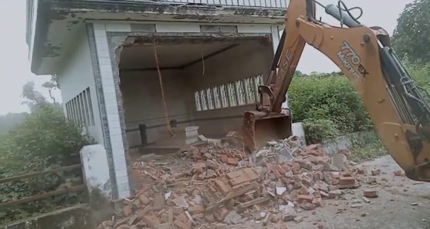Illegal tomb being demolished in Ramnagar, Nainital