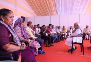 PM Modi meeting with disaster affected people at jolly grant Airport Dehradun