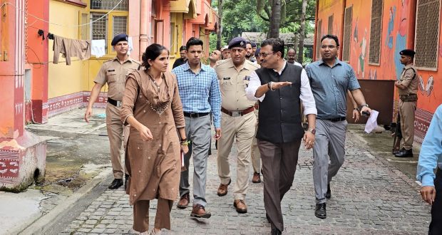 Chief Secretary Anand Bardhan inspects kumbha Mela sites
