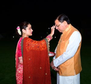 CM Pushkar singh Dhami wife observe karwa chauth at CM residence today