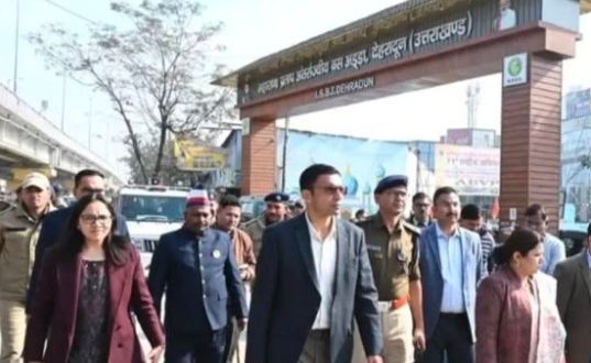 Dehradun DM Savin Bansal surprise visit at ISBT