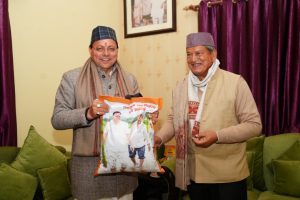 CM Pushkar Singh Dhami is giving a bag of Basmati rice of Ex CM Harish Rawat