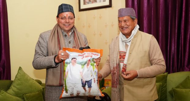 CM Pushkar Singh Dhami is giving a bag of Basmati rice of Ex CM Harish Rawat