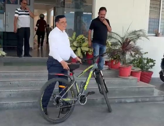 DG DIPR came to office by bicycle